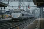 Ein TGV Lyria auf dem Weg von Bern nach Paris (via Pontarlier) bei der Durchfahrt in Ins bei einem Wetter, welches sich etwas unvorteilhaft auf die Bildqualität auswirkt.