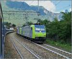 Unser IR von Doomodossola nach Brig �berholt in Varzo eine von BLS Re 485 gef�hrte RoLa.