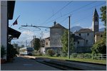 Im Bahnhof von Trontano kommt der Ferrovia Vigezzina SSIF ABe 4/6 64 an.