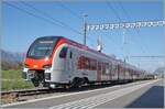Nach längerem Suchen endlich gefunden bzw. die Gelegenheit bekommen ein Foto zu bekommen: in Bex steht der neue RegionAlps RABe 533 703. Dahinter der SBB RABe 531 002. Interessanterweise ist der  RegionAlpes Triebzug trotz unterschiedlicher Farbgebung, einer anderen Einteilung der 1. Klasse und einer anderen Baureihen Bezeichnung ein SBB Triebzug, wie jedenfalls die UIC Nummer verkündet: RABe 94 85 0 533 703-0 CH-SBB. 

30. Oktober 2024


