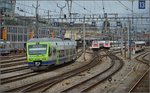Nina 11, RABe 525 011 der BLS bei Einfahrt in den Bahnhof Neuenburg.