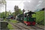 Festival Suisse de la vapeur (Schweizer Dampffestival 2023) - Die beiden kleinen Dampfloks G 2/2 N° 4  Rimini  und G 3/3 N° 5 schieben ihren Zug in den Museumsbahnhof von Chaulin.
