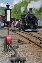 Bei besserem Wetter zeigt sich die BFD HG 3/4 N° 3 der Blonay Chamby Bahn in Chaulin nach der Ankunft ihres Zugs in Chaulin Musée. 

11. Mai 2025