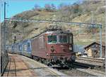 Zwei BLS Re 465 ziehen eine Re 465 und die BLS Re 4/4 182 in Ausserberg die Lötschberg Nord Rampe hoch.