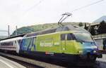 Am 18 Mai 2004 schiebt 460 079 ein DBIC aus Spiez aus.