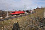 Der Infrastruktur Diagnosezug, gestossen von der Re 460 014, unterhalb Mittelhäusern an der Bern-Schwarzenburgbahn.