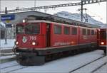 Ge 6/6 II 705 der RhB in Samedan, auf immerhin stolze 55 Lenze bringt diese Lok, pardon, dieser Lenz ist bislang nur im Unterland präsent, also 54 Lenze.