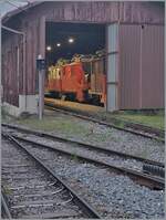 Leider nur in schlechter Handy Qualität: ein Blick ins Dépôt auf die beiden CEV He 2/2 Nr.