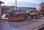 Alte Fahrzeuge auf der Orbe - Chavornay - Bahn: Schneepflug X 41, Orbe, 17.Sep.1967 