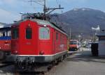 OeBB: Endhalt Oensingen mit der G�terlok Re 4/4 I 10009 und dem Regionalzug nach Balsthal am 18.