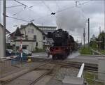 Rundfahrt vom Bodensee durchs Emmental mit 23 058 und Ae 4/7 11022.

23 058 erreicht mit hoher Geschwindigkeit die Schienenkreuzung der Nationalbahn mit der Suhrentalbahn in Oberentfelden. April 2023.