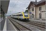 Der DB 612 008 fährt durch den im Klettgau gelegenen (und von der DB bedienten) Bahnhof von Wilchingen Hallau. 

6. Sept. 2022