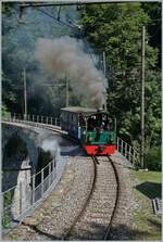  Festival Suisse de la Vapeur 2022 / Schweizer Dampffestival 2022  der Blonay-Chamby Bahn: die G 2/2 N° 4  Rimini  dampft mit ihrem Sommerwagen (LD) über den Baye de Clarens Viadukt in