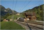 Die MOB GDe 4/4 6002 steht mit einigen Schotterwagen in Rossinières und wartet auf die Überholung durch den GPX.