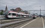 Nochmals der SBB 520 011-3 in Zofingen, nun im Verglich mit Flirt mit einem normal breiten Wagenkasten im Hintergrund.