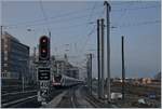 Annemasse mit einem ausfahrenden RABe 522 Léman Express in Richtung Genève beim Erreichten des Strom- und Systemwechsel in Richtung Schweiz; eine technisch äusserst anspruchsvolle