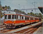 Der GFM RABe 4/4 171 kurz nach der Auslieferung in Fribourg. Damals hatte der heute als RBDe 567 171 noch im Jura bei der CJ eingesetzte Triebwagen ein 1. Klasse Abteil 

Analogbild vom Juni 1983