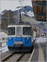 Der MOB ABDe 8/8 4004 FRIBOURG in Chateau d'Oex.